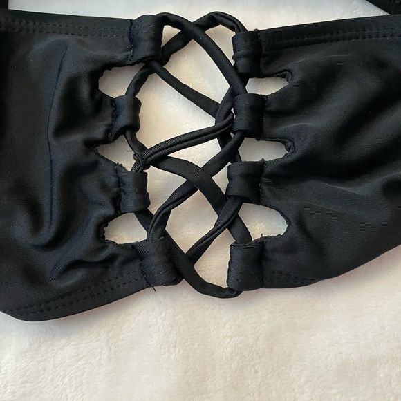 ⭐️ 2/$8 - Women’s Bikini Top ⭐️ - Picture 2 of 4